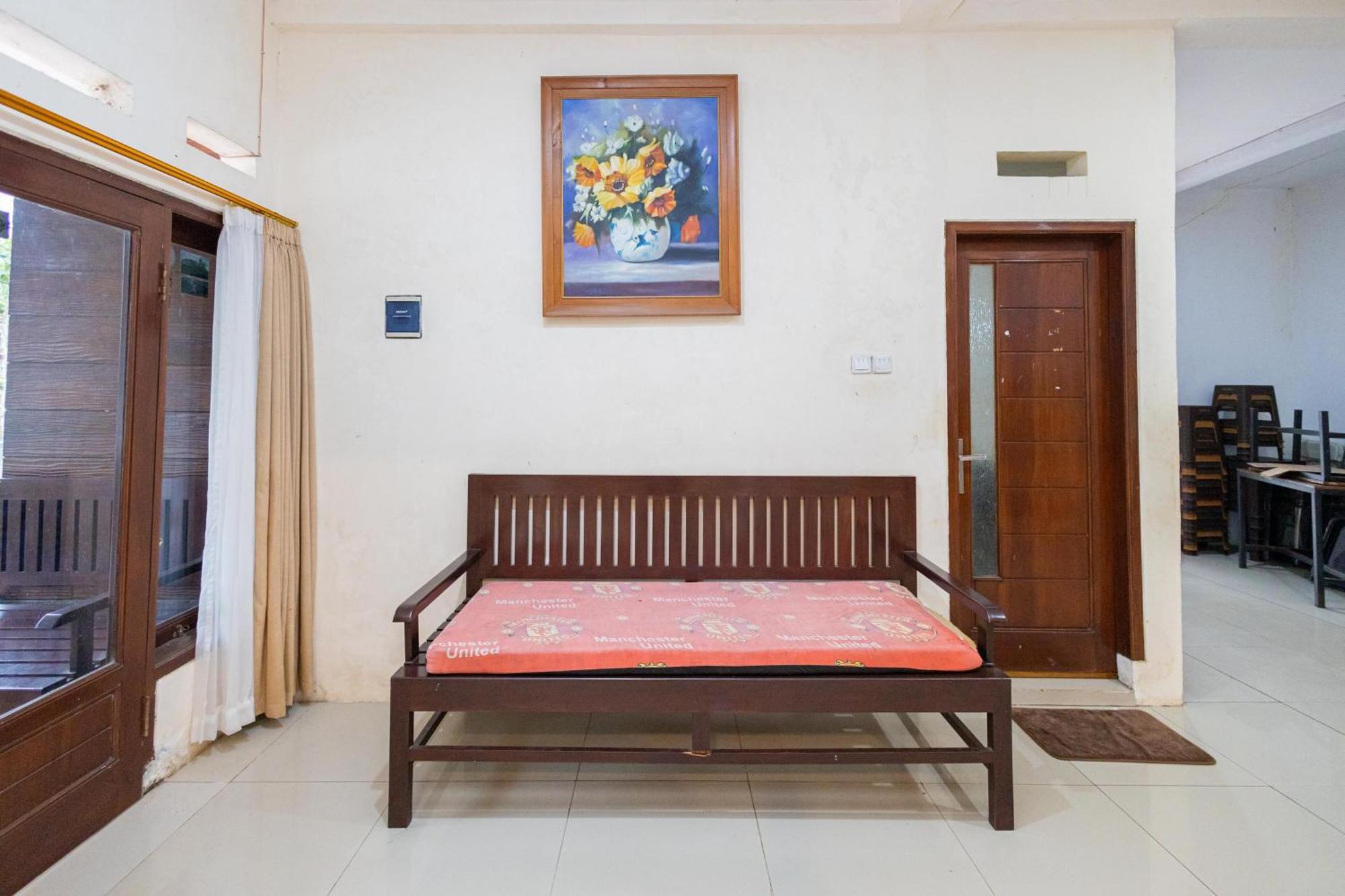 Reddoorz Syariah At Wisma Djokorio Poncokusumo 말랑 외부 사진