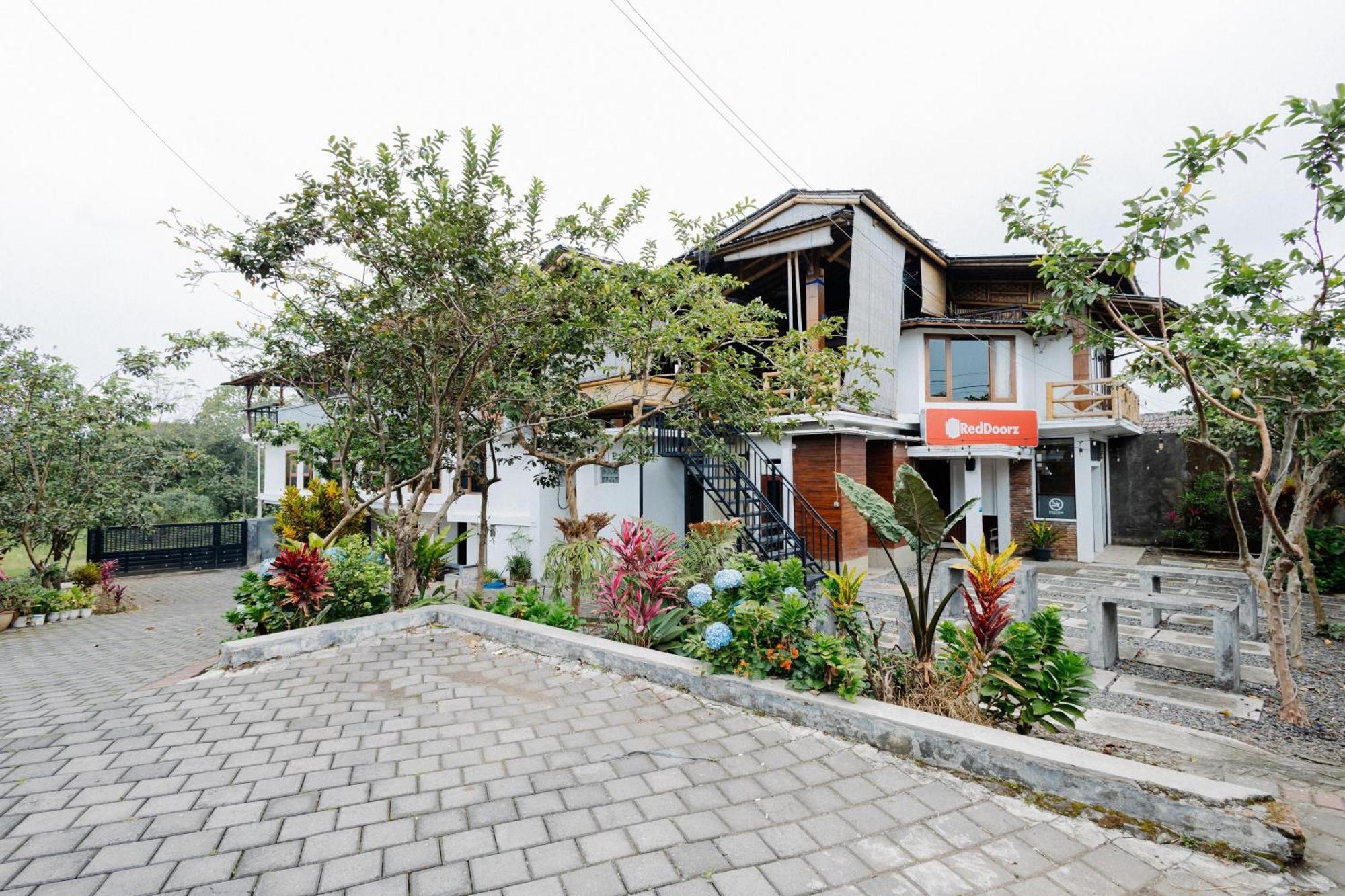 Reddoorz Syariah At Wisma Djokorio Poncokusumo 말랑 외부 사진