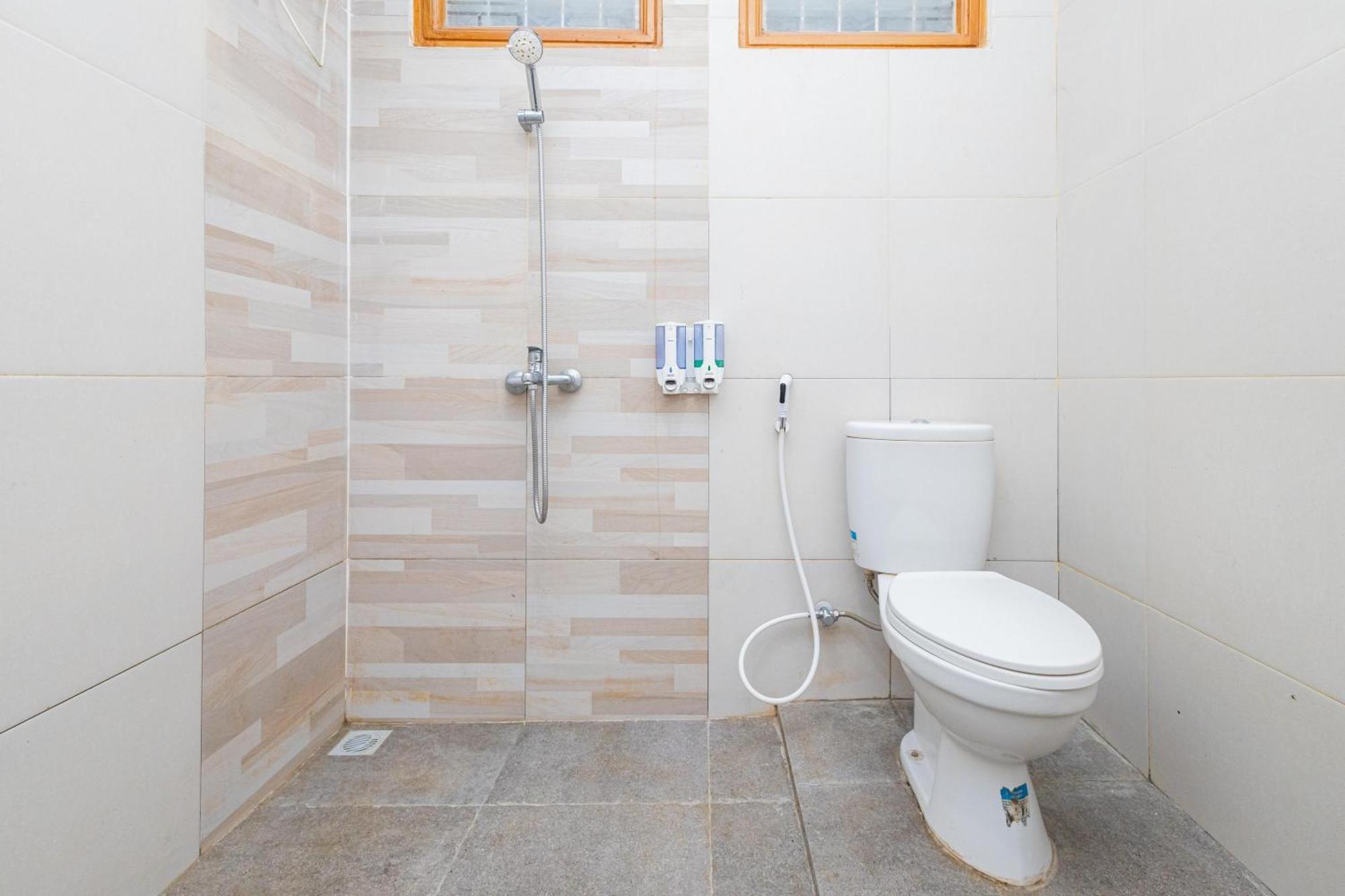 Reddoorz Syariah At Wisma Djokorio Poncokusumo 말랑 외부 사진