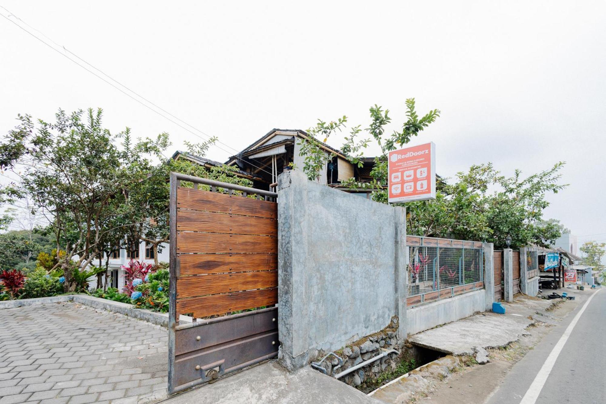 Reddoorz Syariah At Wisma Djokorio Poncokusumo 말랑 외부 사진