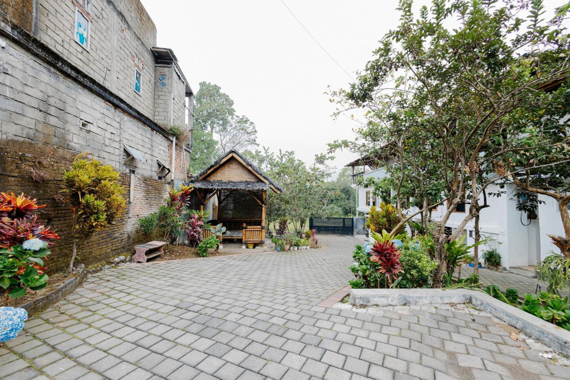 Reddoorz Syariah At Wisma Djokorio Poncokusumo 말랑 외부 사진