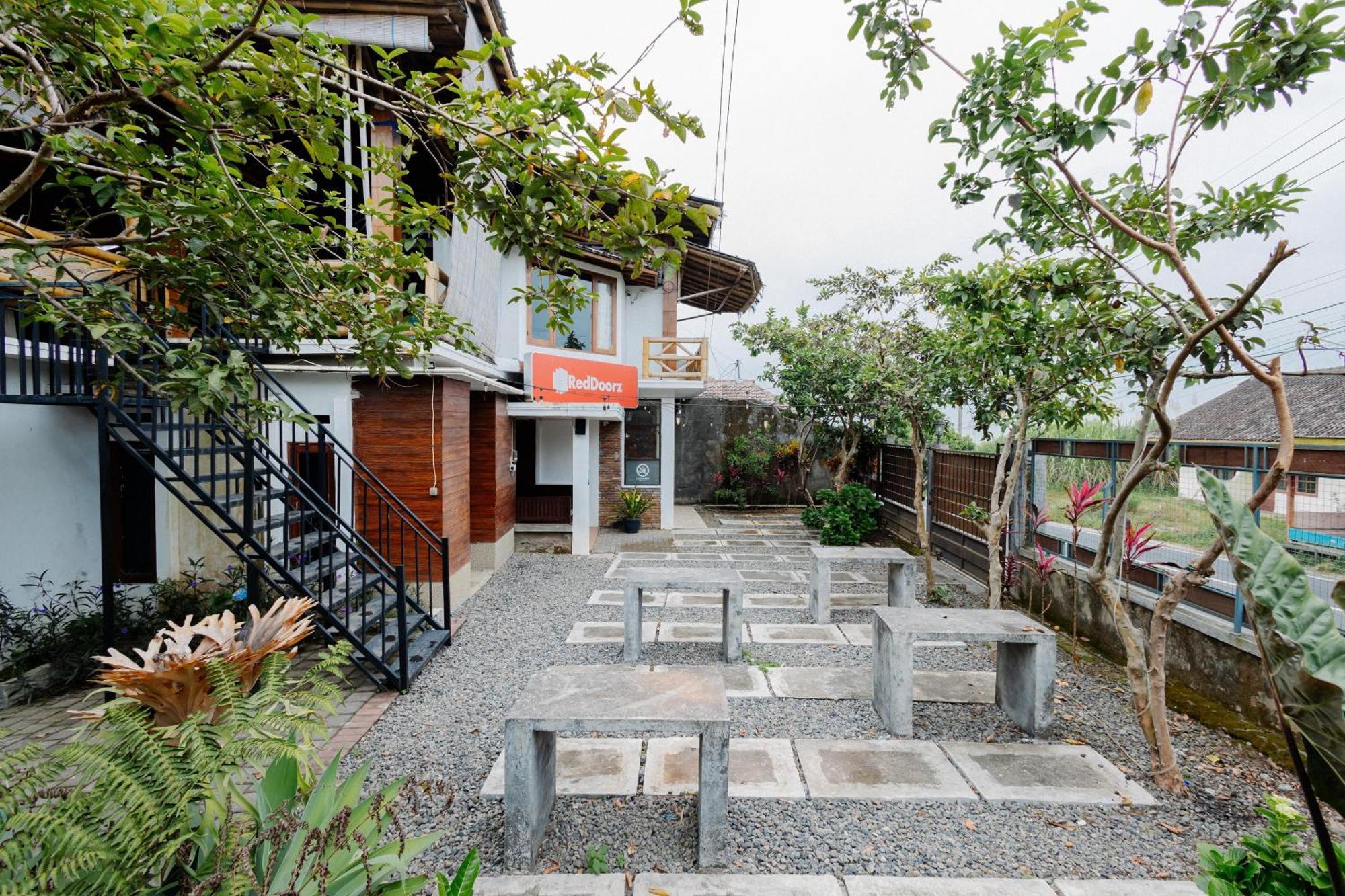 Reddoorz Syariah At Wisma Djokorio Poncokusumo 말랑 외부 사진