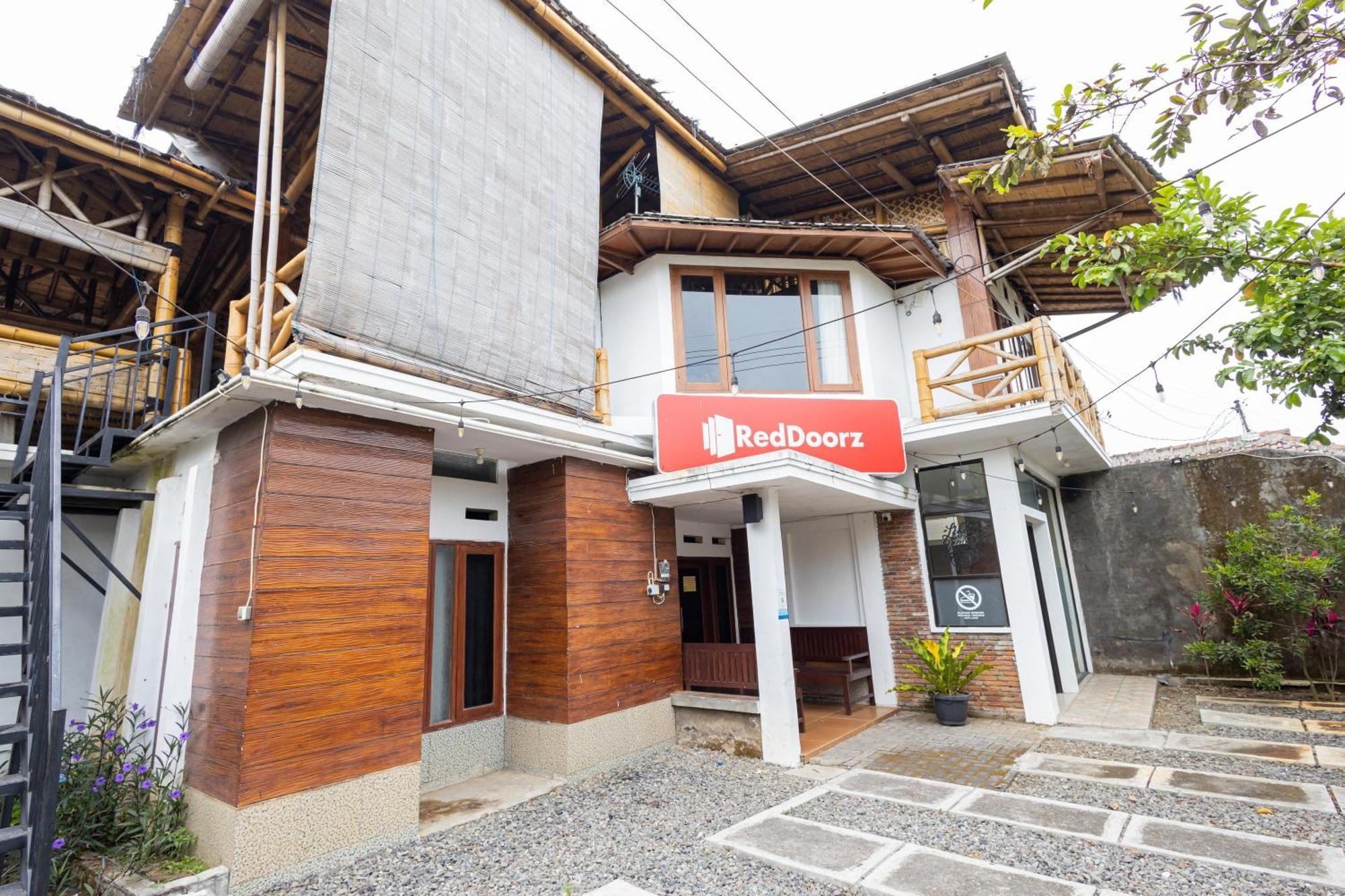 Reddoorz Syariah At Wisma Djokorio Poncokusumo 말랑 외부 사진