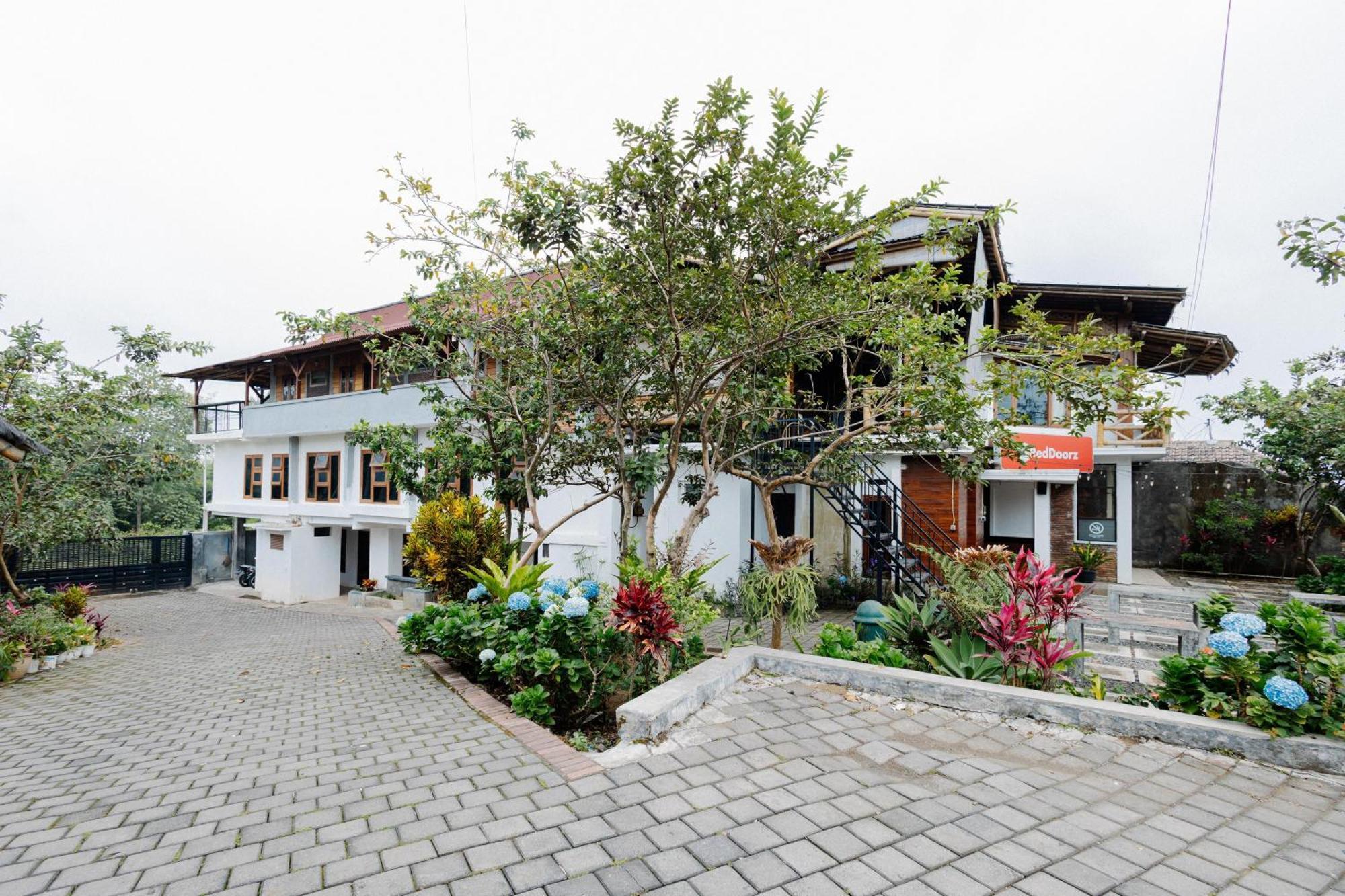 Reddoorz Syariah At Wisma Djokorio Poncokusumo 말랑 외부 사진